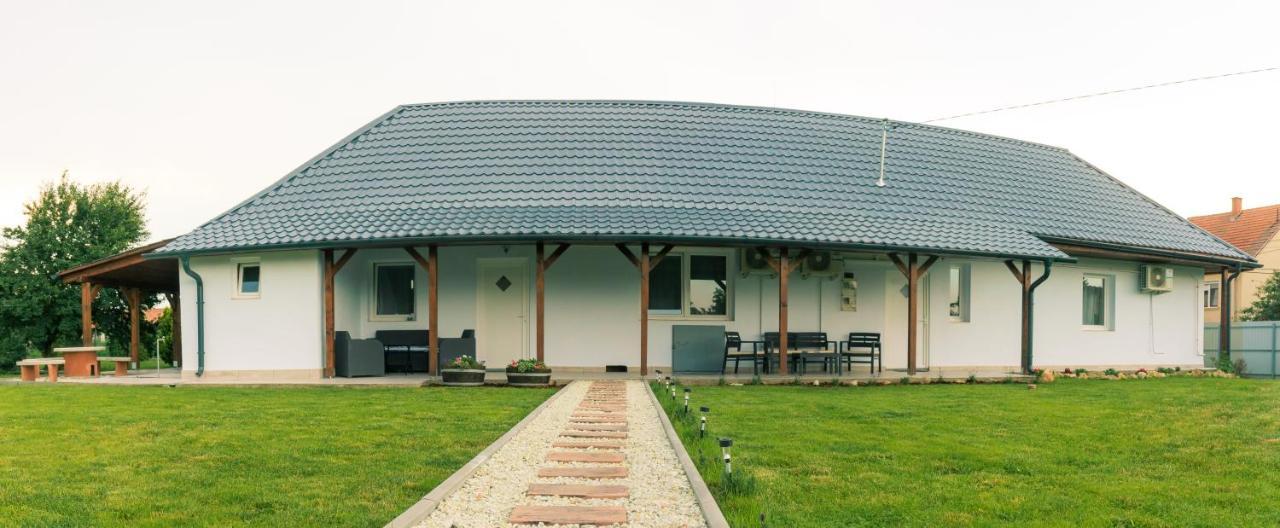 Appartamento Olivia Apartman Sárospatak Esterno foto